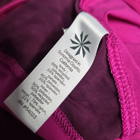 Athleta Track This Run Short 3" Womens Size S Electric Fuchsia Zip Pocket - Picture 6 of 7